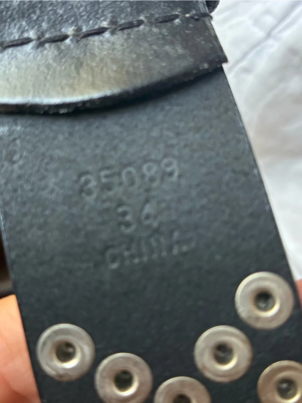 GUESS Black Studded Leather Belt - Classic Rock Style 34 EUC